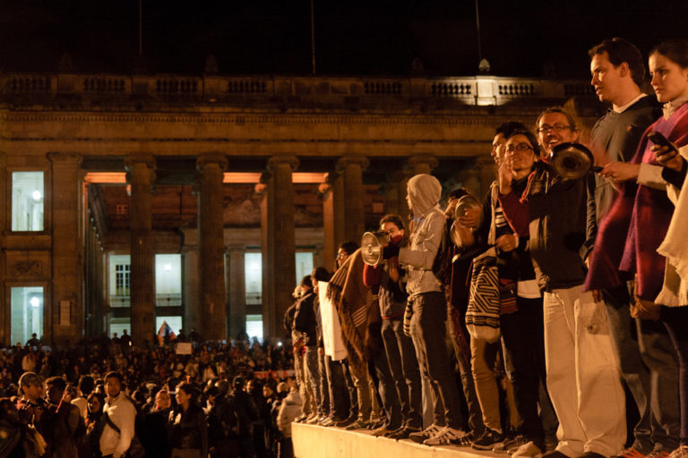 Las últimas crisis en A. L.: no son lo mismo, pero son iguales