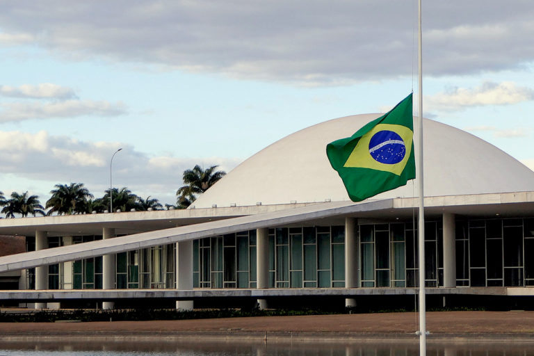 Brasil 2020: reveses, muerte y precariedad