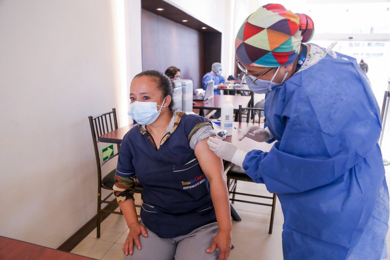 La vacunación amaina la tormenta en Ecuador