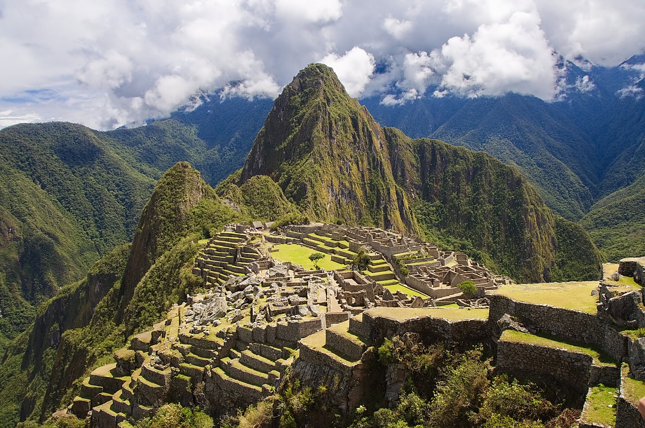 Insights into the genetic histories and lifeways of Machu Picchu's  occupants