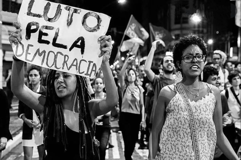 La posdemocracia frente al auge autoritario populista