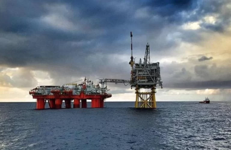 Dejemos el petróleo en el subsuelo, transformemos las instituciones