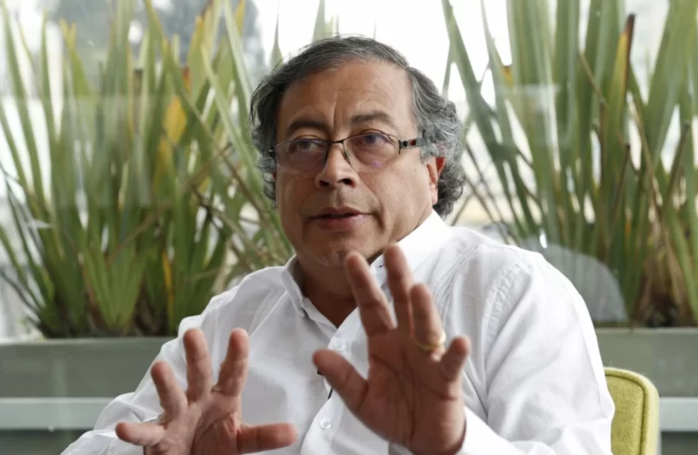 Petro y el momento democrático