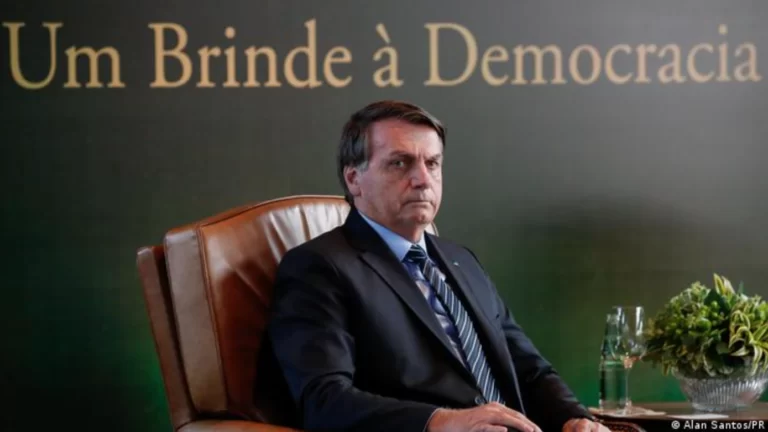 El todo o nada de Bolsonaro para seguir en la presidencia