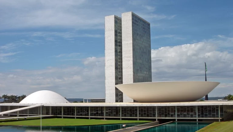 ¿Por qué la defensa de la democracia no es suficiente?