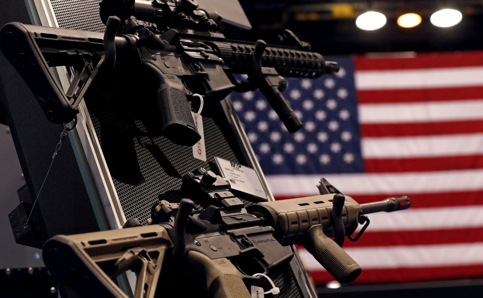 Exposición organizada por fabricantes de armas estadounidenses