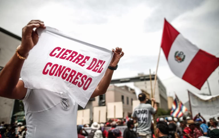 Fracasó el golpe, Perú sigue inestable