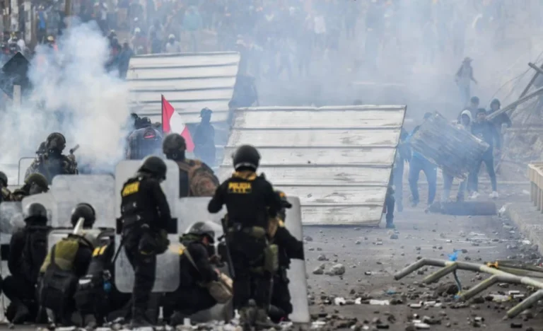 Las diferencias entre el estallido peruano y el chileno de 2019