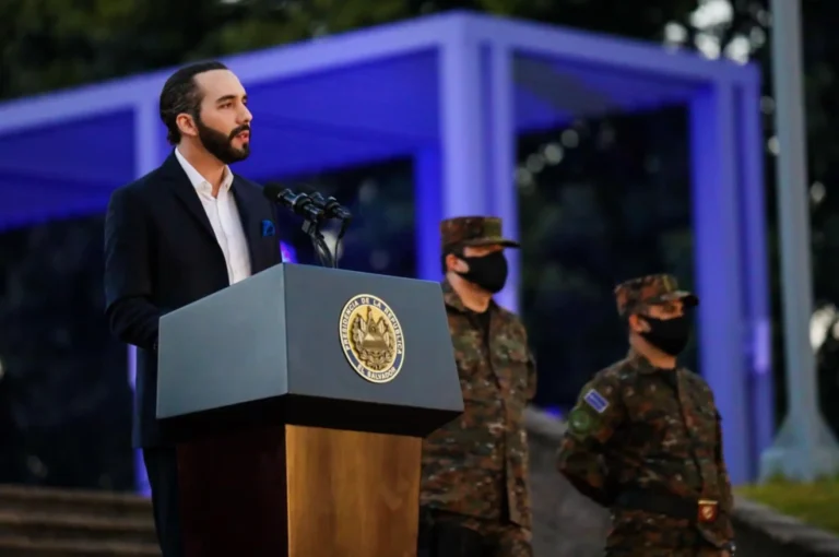 Regímenes híbridos en América Latina: El Salvador y México