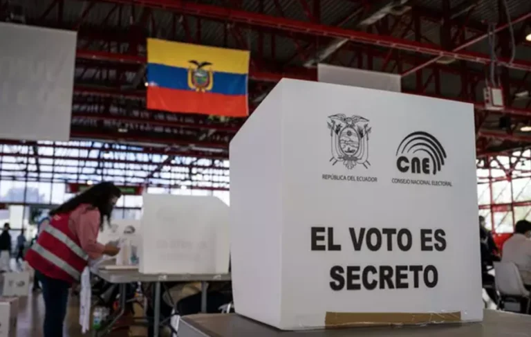 Early elections versus promising governments in Ecuador