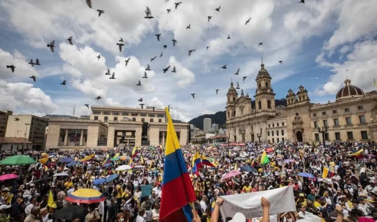 Democracy is losing ground in the world: Is Colombia immune to this global trend?