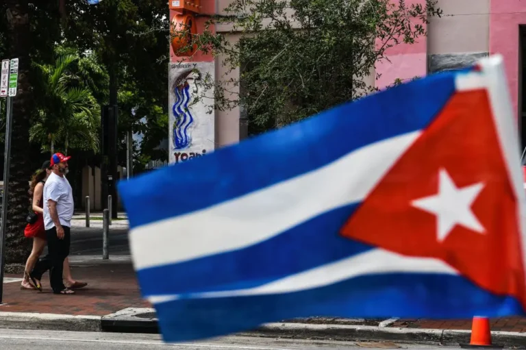 Half of Cubans believe the socialist model should be abandoned