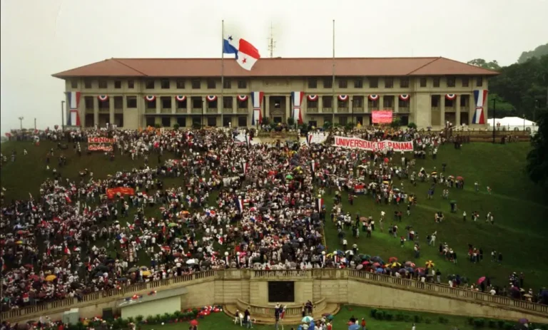 This Is How Neoliberalism Handed Over the Canal to Panama