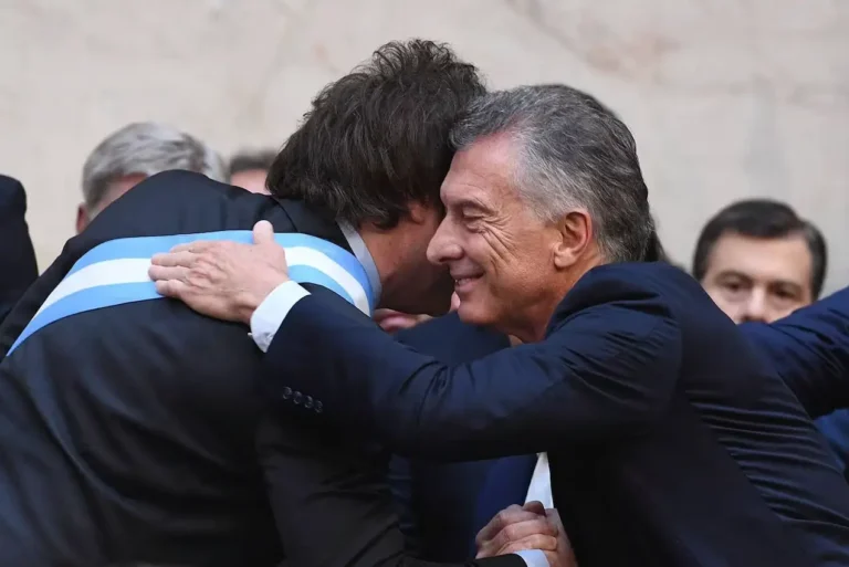 Mauricio Macri: From ‘Kremlin wizard’ to juggler at the traffic lights