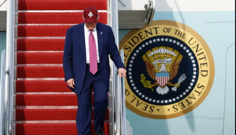 Trump: jogando pedras no próprio telhado