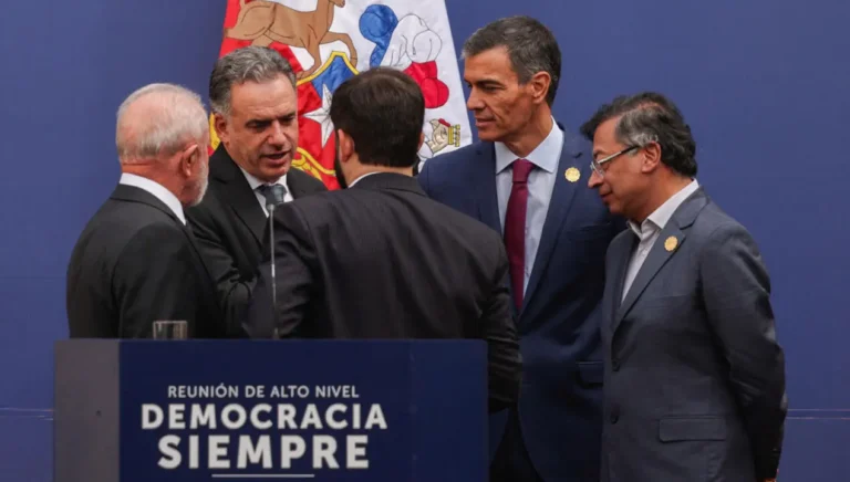 Of worn-out speeches and unauthorized outlets: Reinventing the wheel of democracy