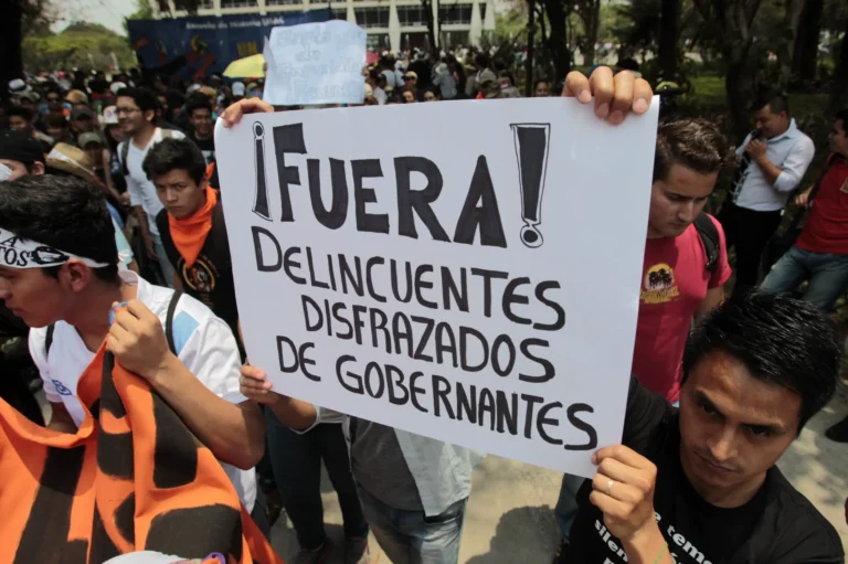 Democracias pervertidas