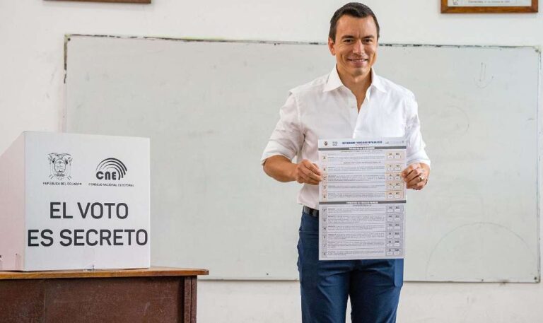 Partidos, dinheiro e democracia no Equador