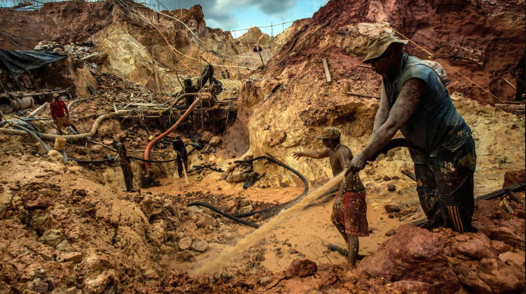 Latin America and the new mining fever: Extraction and global dispute