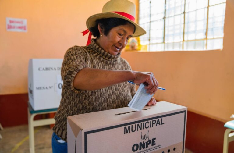 Eleições presidenciais ainda sem resultados no Peru
